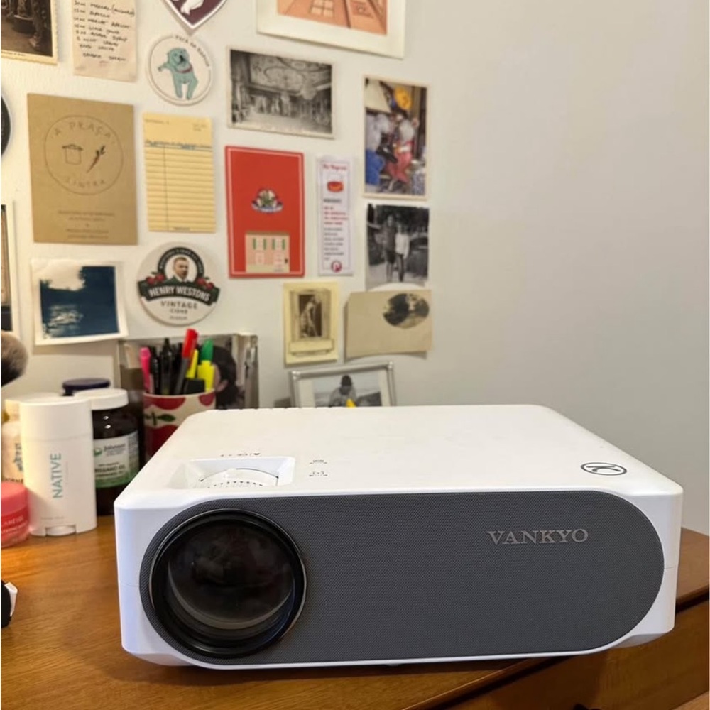 Vankyo White and Gray Projector